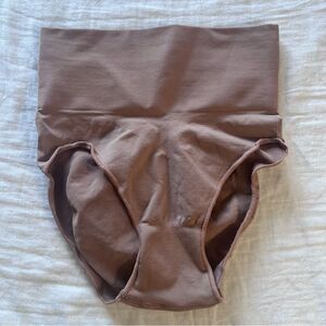Skims Sculpting Mid Waist Brief Small/Medium in Ochre NEW